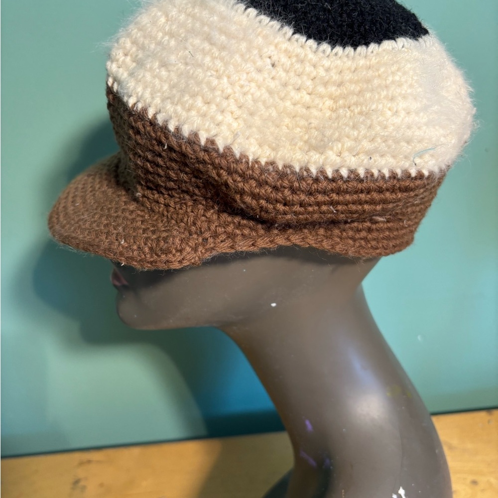 Vintage 1970’s Woman’s B Altman Black, Cream, and Brown Knit Newsboy Hat